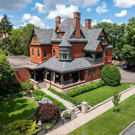 The New Victorian Mansion Bed & Breakfast